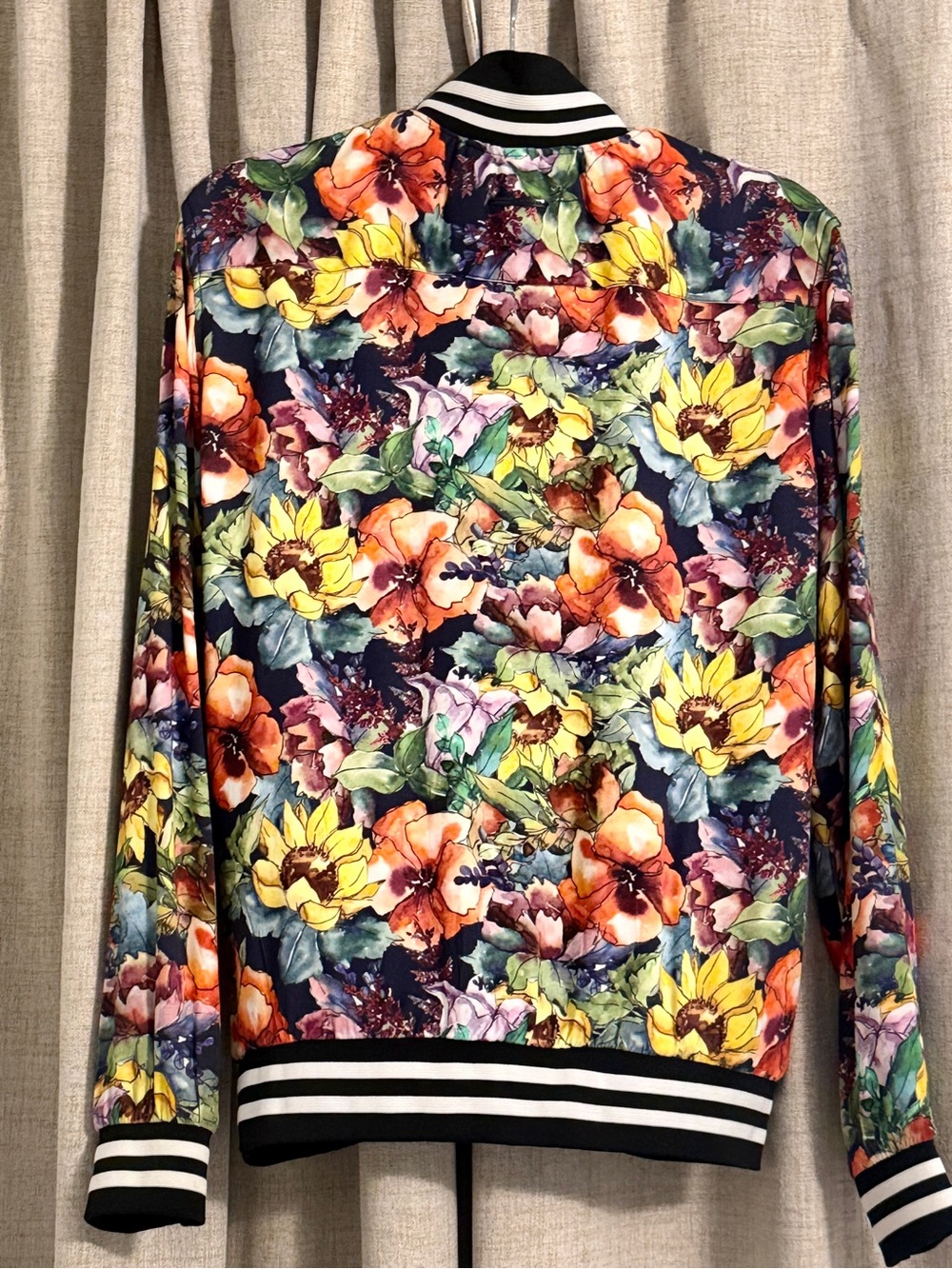 Gender Neutral Floral Print Bomber Jacket - size small to medium - Picture 2 of 3